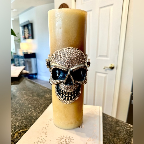 Incredibly rare “ Chrome Angel” skull candle from Neiman Marcus - Picture 2 of 12